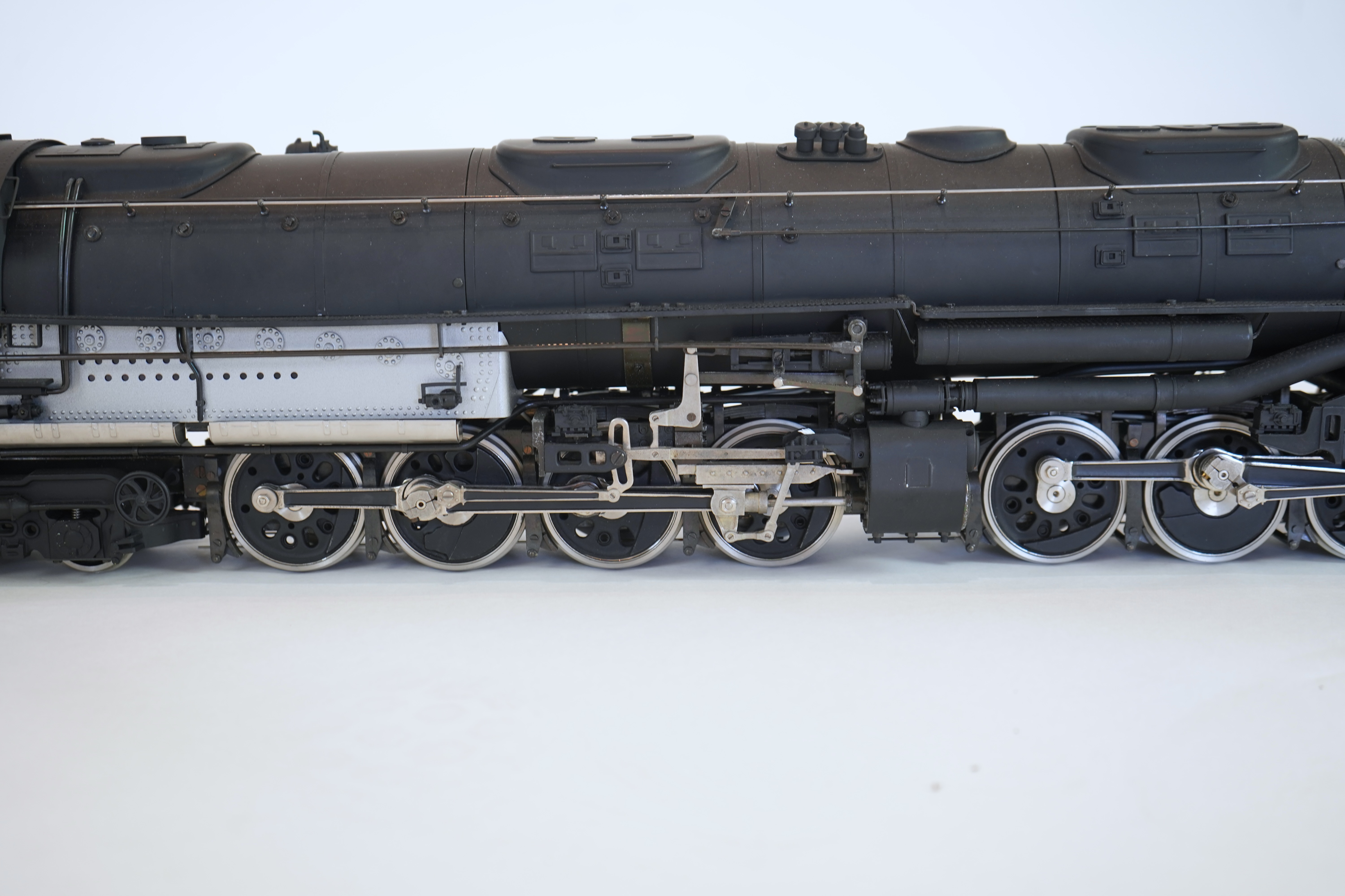 A Gauge One Aster Hobbies Union Pacific Big Boy, 4-8-8-4 tender locomotive, 4002, the electric version, together with plywood flight case bearing the original Aster labels for the live steam version.